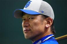 選手も衝撃、三浦監督の激怒「初めて見た」　“強制交代”の真相「チームとして戦ってる」