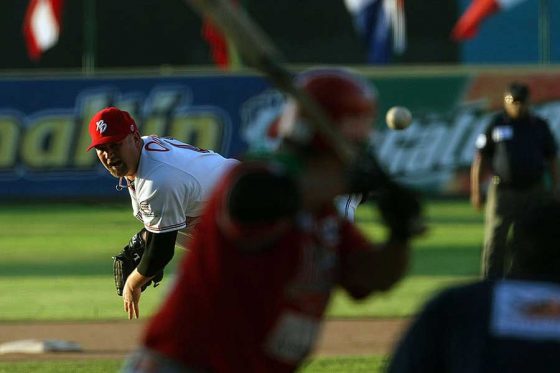 “全員参戦”の大乱闘発生「すごいショーだ」　危険球でカオス状態「混乱に陥った」