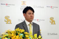 巨人から移籍の鷹・伊藤優輔「僕に声がかかるとは」　甲斐拓也の人的補償は「驚きました」