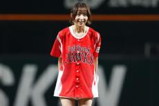 BBM 2016 2nd  始球式 パラレル 篠田麻里子 AKB 2016 BBM 2nd 篠田麻里子 始球式カード - メルカリ
