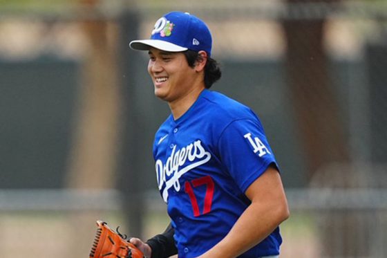 ニヤニヤする大谷翔平が突然「すごいね」　上機嫌で“相棒”に掛けた一言…取材直前の光景