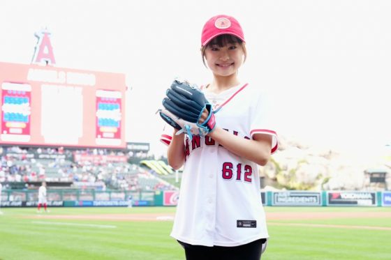 日本の17歳アスリートが“回転始球式” フィギュア女子の次世代エース…エ