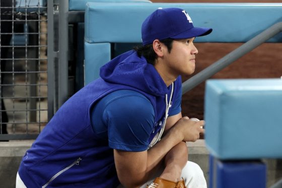部屋に飾りたい写真」 捕獲された大谷翔平…極太腕で“逃がさないよ”、X