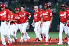 阪神】佐藤輝明が2年連続の100打点到達 スタンド上段に飛び込む特大の