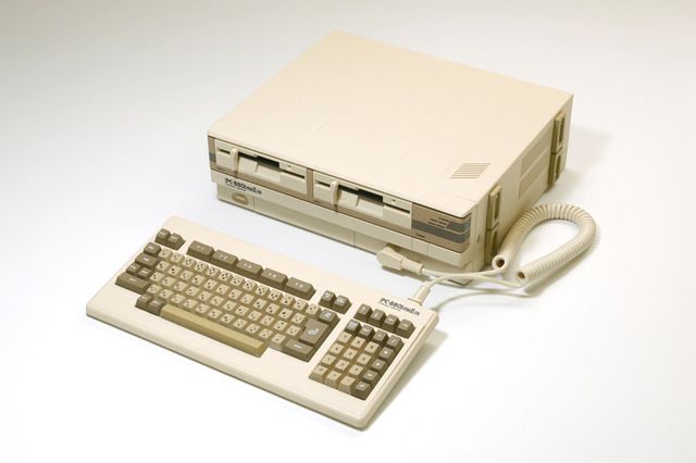 1985年日本電気発売ホビーパソコンを1/4サイズに再現したミニ