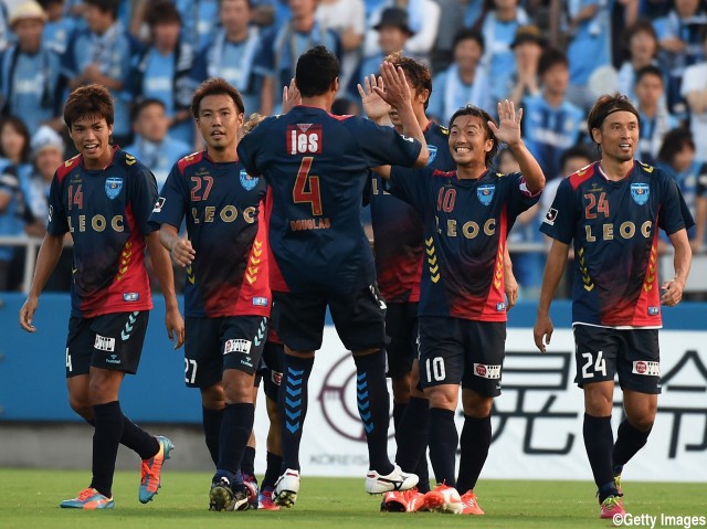 カズが今季初のベンチ入り、横浜FCは4発完勝(12枚)