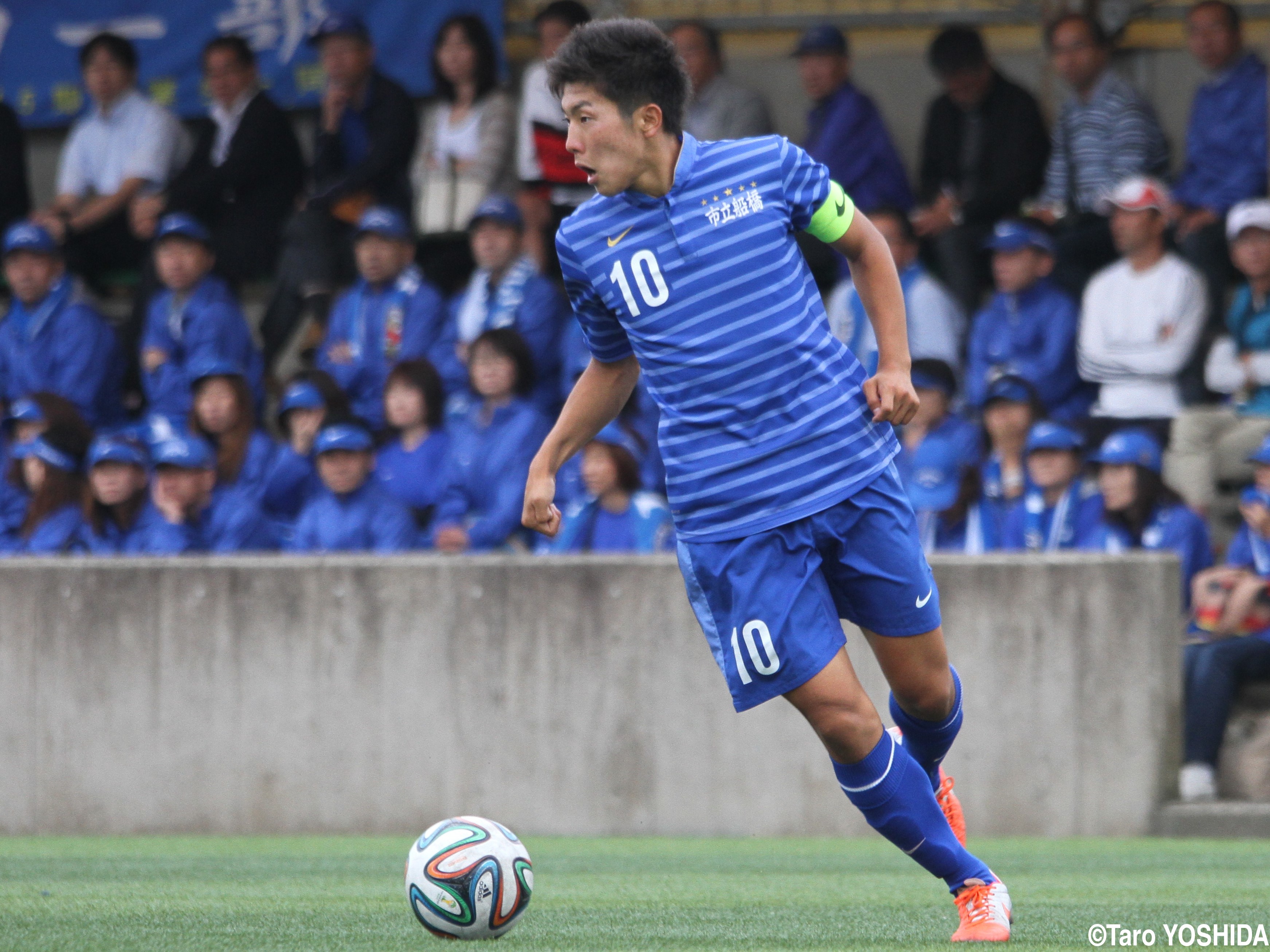 MOM1128]市立船橋DF藤井拓(3年)_「後ろで必ず必要」なリーダーシップと