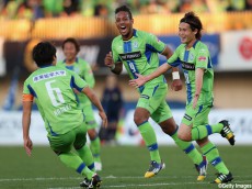 横浜FCとの神奈川ダービーに快勝の湘南が勝ち点100越えに王手