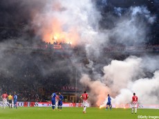 [EURO予選]イタリア対クロアチアはドロー…発煙筒投げ込まれ一時中断(16枚)