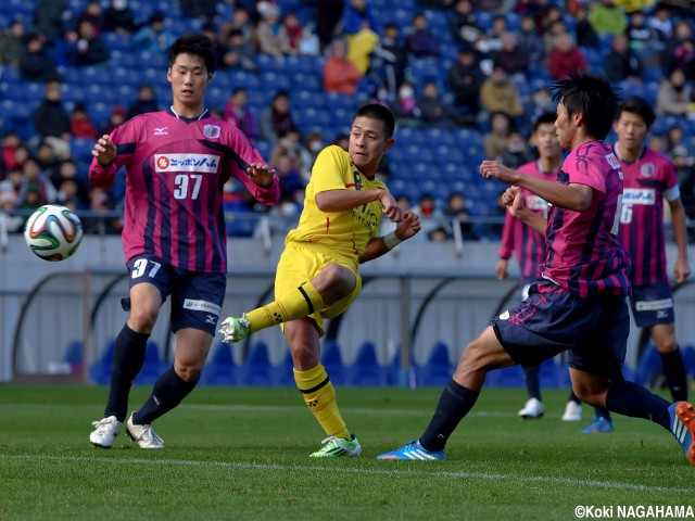 [チャンピオンシップ]気持ちの入ったプレーを見せたU-18日本代表、柏U-18FW会津(4枚)