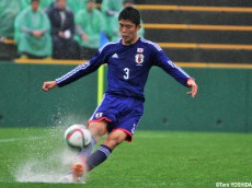 福岡U-18の長身ボランチ、冨安がCBとしてU-17日本代表の守りに安定もたらす