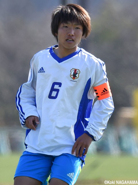 U-18代表候補、W杯帯同の坂井はキャプテンマークを巻いてプレー(4枚)