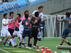 横浜FCは中里の直接FK弾で東京Vに競り勝ち、4戦無敗
