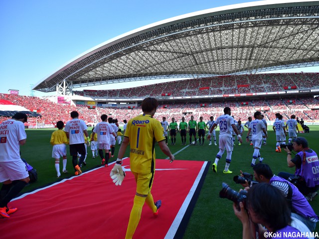 スタジアムが揺れる程の熱い応援! 頂上決戦に53148人が埼スタへ(20枚)