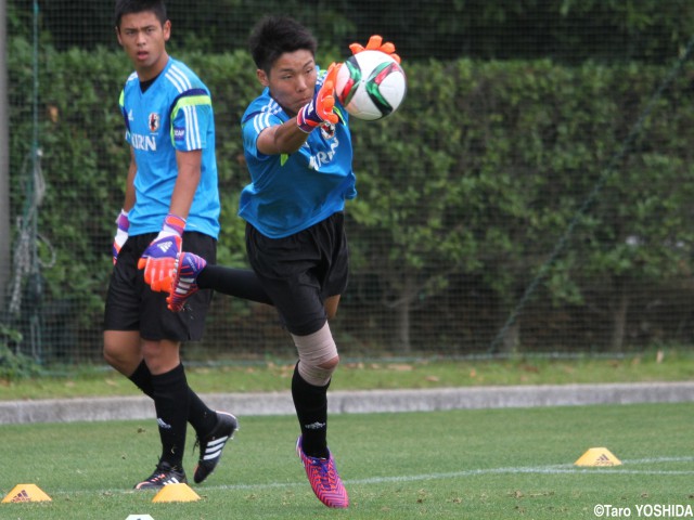 U-18日本代表の正守護神争うGK小島、GK廣末(4枚)