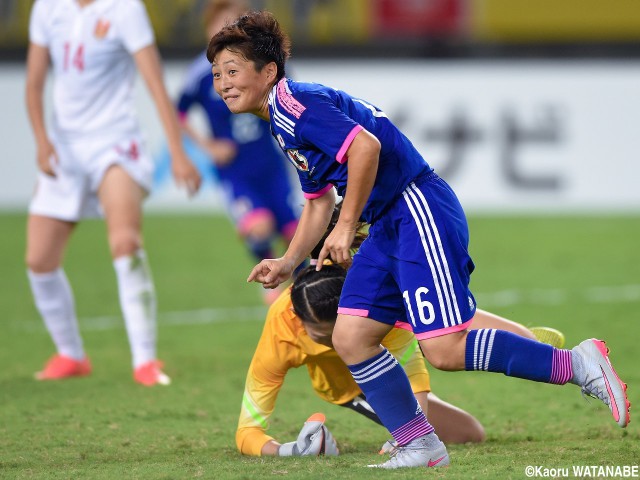 指揮官のゲキに応え決勝点挙げたMF横山久美(8枚)