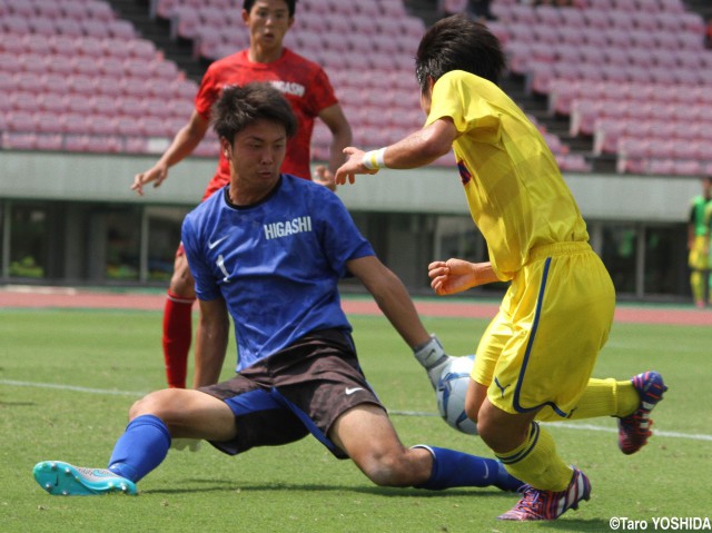 [総体]東福岡はU-17代表GK脇野が立正大淞南の勢い断ち切る(4枚)