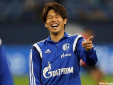 シャルケDF内田が「ベストジーニスト」…本田、香川らに続きサッカー選手として6人目の受賞