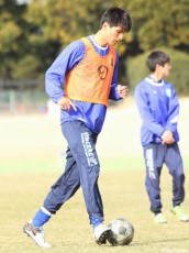 [新人戦]大物感漂う注目素材!アルゼンチン系の188cmレフティー、桐生一FW狩土名禅