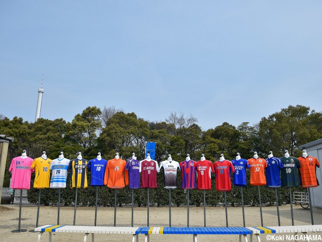 [ミズノカップIN香川]チャンピオンTシャツを手にするのは?強豪チームの選手たちが集った開会式(20枚)