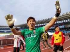 浦和GK西川が守備陣をしっかり統率し完封勝利に導く(4枚)