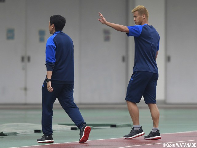 本田は姿見せず…左膝裏痛で2日連続の練習欠席