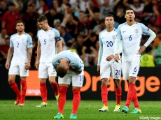 [EURO]イングランドは“苦手”初戦でまた勝てず…試合後サポーター同士の暴動も(12枚)