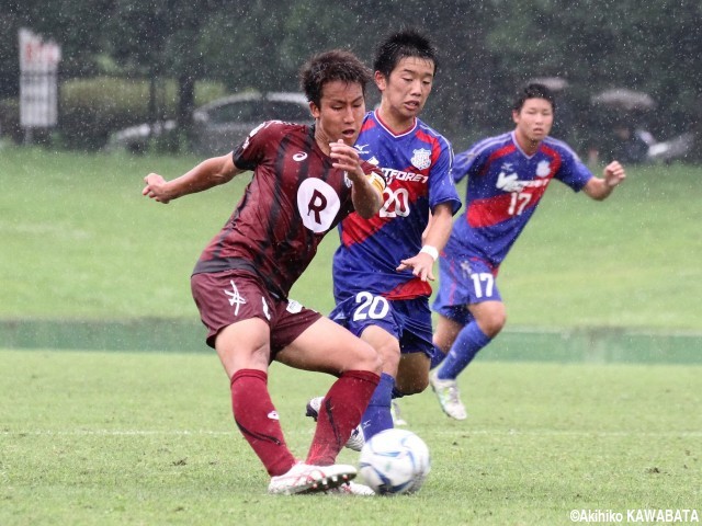 [クラブユース選手権(U-18)]濡れた芝生でパス走らせた神戸U-18、復活のエースも先制ゴール決めて決勝Tへ前進