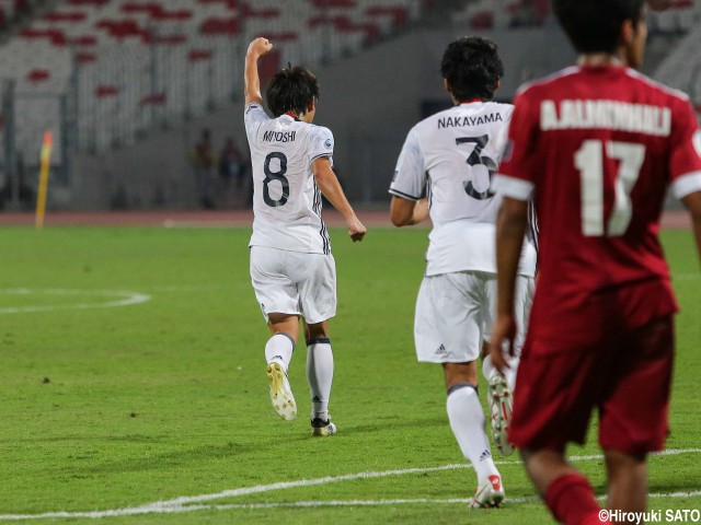 [AFC U-19選手権]GK動けず!驚愕の左足ミドル突き刺した三好が左手突き上げる!(4枚)