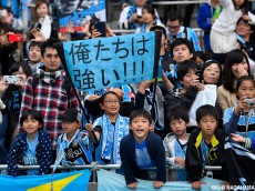 選手を奮い立たせた川崎Fサポーターの大声援(12枚)