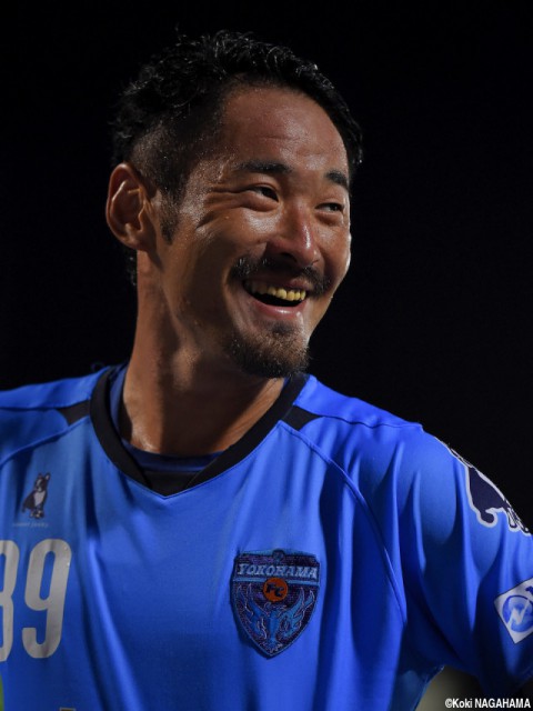 横浜FCの“ジャンボ”大久保が契約更新「来季もJ1昇格を目指して全力で」