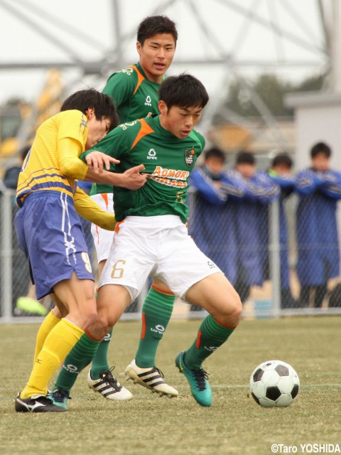 [新人戦]潰しで存在感!中盤の柱へ成長期待される青森山田MF安藤(4枚)