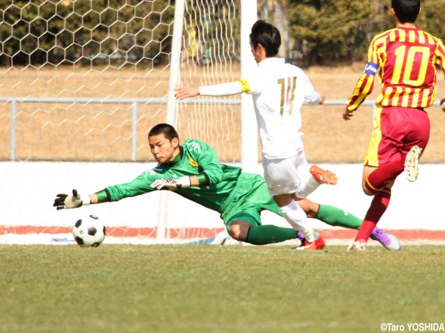 [新人戦]流れ長崎総科大附に引き寄せたGK湊のビッグセーブ(4枚)