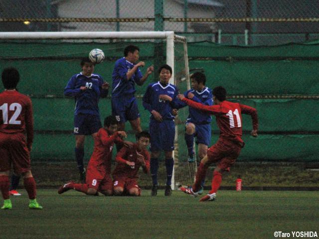 [船橋招待U-18大会]注目の“ライバル対決”は東福岡が市立船橋に4発快勝