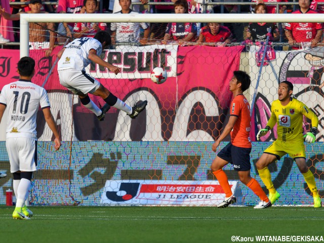 強いの一言…C大阪MF山村が“ハンマーヘッド”で追加点(8枚)