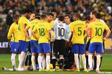新生アルゼンチンが初陣でブラジル撃破!ブラジル代表FWはマンC同僚との接触で負傷