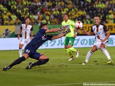 2年越しのJ2出場2試合目…最後尾で奮闘した山口GK吉満大介(6枚)