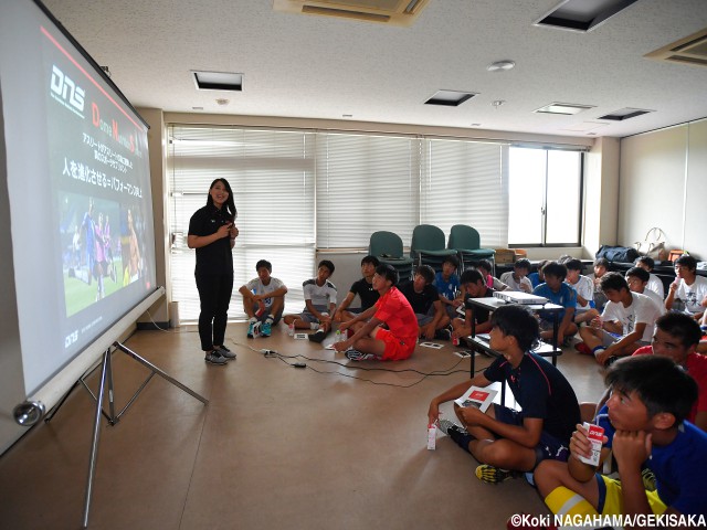 [UAチャレンジカップ]試合で足をつらなくなるには?栄養講習会で学ぶ身体づくり(8枚)