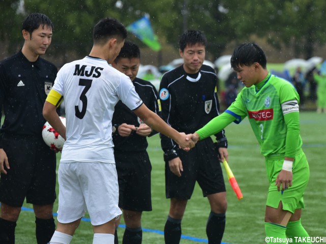 雨中の熱戦…湘南ユースが東京Vユースを下して柏U-18との3回戦へ(10枚)