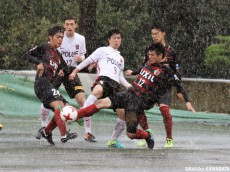 豪雨の中での肉弾戦、鹿島ユースが浦和ユースを撃破!(14枚)