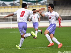 滞空時間の長いジャンピングヘッドで先制点!武南FW長谷川魁哉:埼玉(4枚)