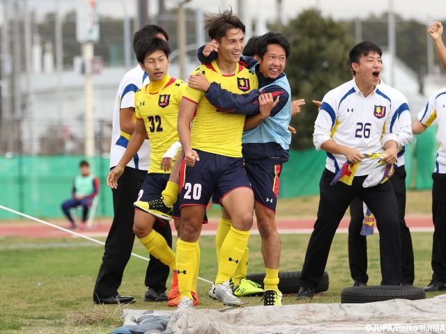 [関東]FWピーダーセン世穏が2得点に絡む!大学初の得点は慶大を残留に近づける勝ち越し弾(8枚)