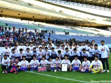 前半2失点、笑顔の円陣、そこから大逆転…CS初優勝を飾ったFC東京U-18(16枚)