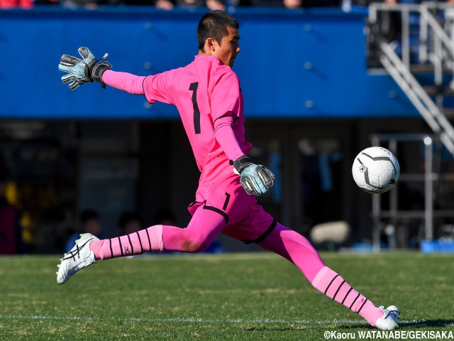 「またここに戻ってくる」成長誓う仙台育英の1年生GK佐藤文太(4枚)