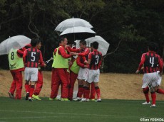 [新人戦]雨中で決めたファインショット。日章学園の1年生FW鈴木が2戦連発!(4枚)