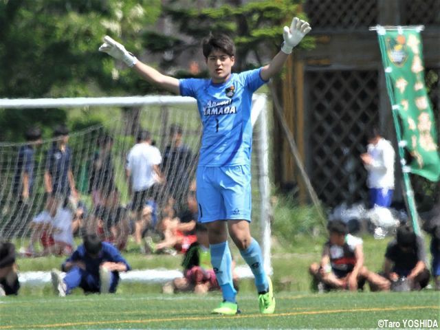 目標は青森山田の先輩GK廣末。高校屈指のGK飯田雅浩が一度のピンチを好判断で封じ、無失点V