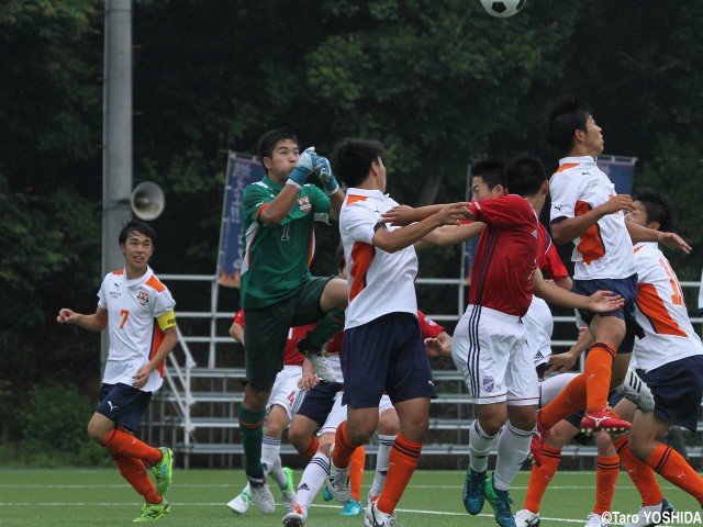 足元強みの國學院久我山GK生垣が好セーブ連発、延長勝利導く(4枚)