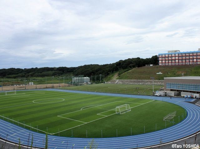 強豪校の練習施設に潜入取材。茨城の名門・鹿島学園は全面人工芝2面のサッカー場で成長中