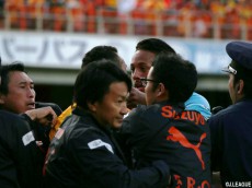 神戸FWウェリントンに3試合の出場停止処分…看板破壊が対象、GK六反投げ飛ばしは処分なし