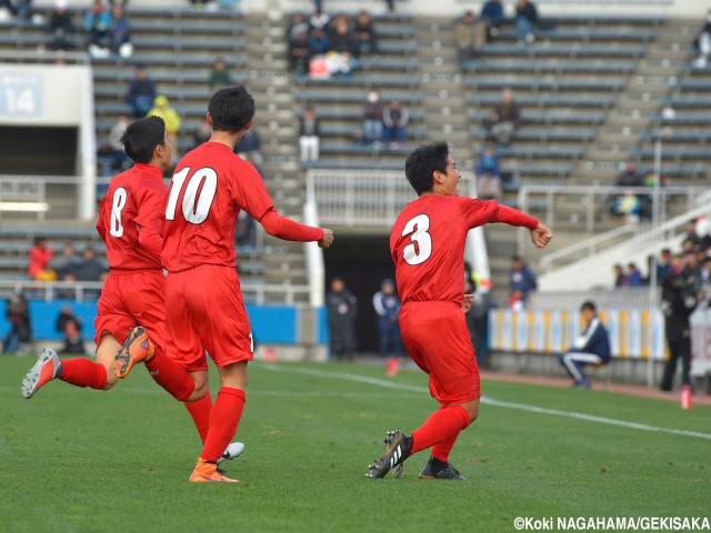 東山DF井上竜稀、逆転ヘッドも勝利には結びつかず(8枚)